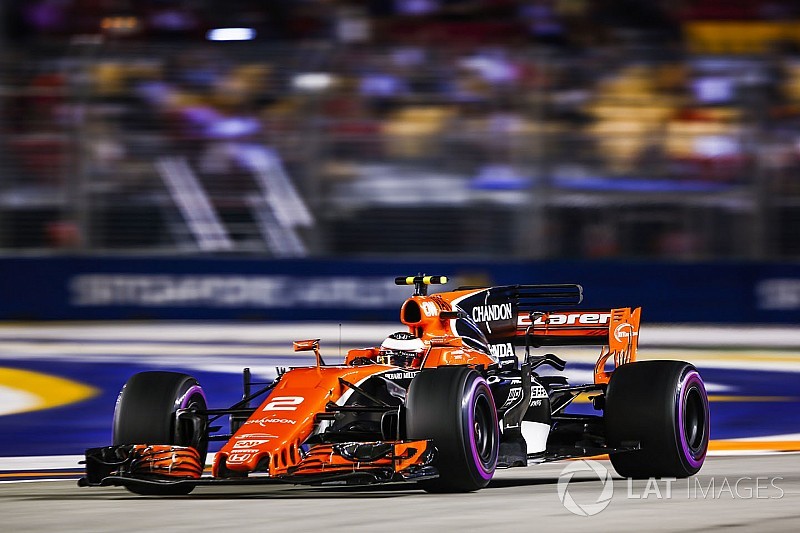 A leglátványosabb képek Szingapúrból: Vettel tarolt szombaton a Ferrarival