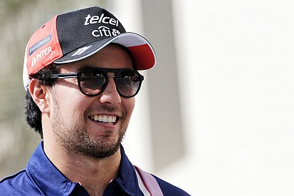 Checo Pérez presenta a su hijo en redes sociales