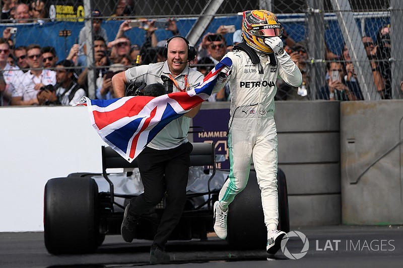 Lowe considera que Hamilton es más hábil en carrera que Schumacher