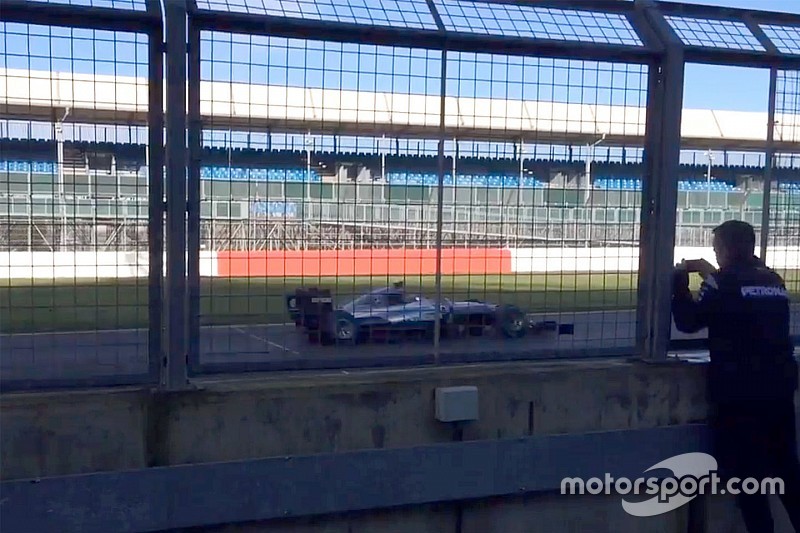 Neuer Formel-1-Mercedes dreht erste Runden in Silverstone