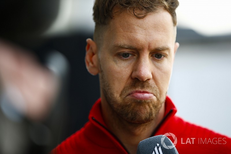 Vettel kétszer is nekimegy Hamiltonnak: hihetetlen!