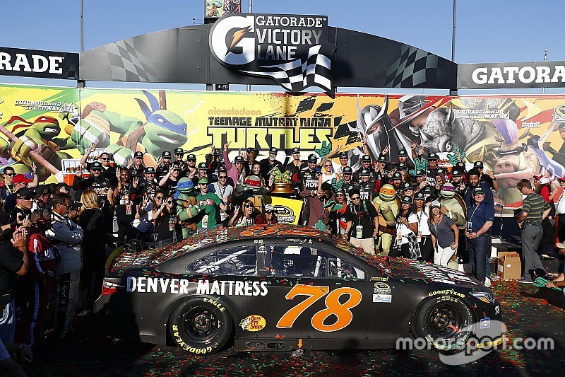 La Chase si apre con la vittoria di Martin Truex Jr a Chicagoland