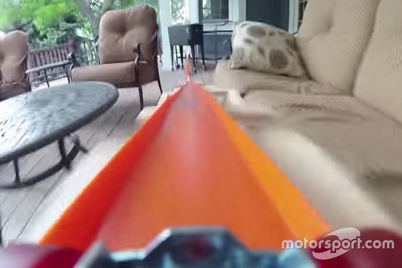 Video: Hot-Wheels-Strecke im Garten