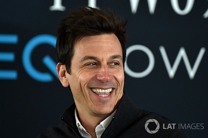 Wolff se burla de Ferrari: