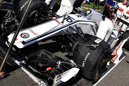 Технический анализ: умные решения в подвеске Sauber