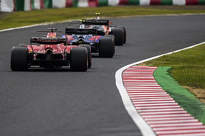 Így esett be Verstappen a tehetetlen Vettel és a Ferrari mellé