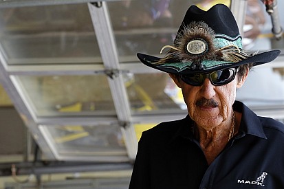 Fans given chance to win custom Camaro SS and drive with Richard Petty