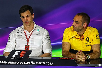 Renault critique les délais imposés par Mercedes pour les transferts