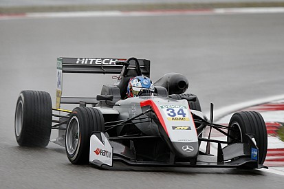 Hughes e Ilott si dividono le pole nel diluvio del Nurburgring