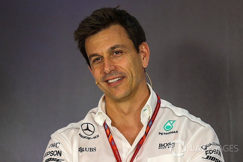 Wolff: “La Mercedes 'deve correre' in Formula E!”