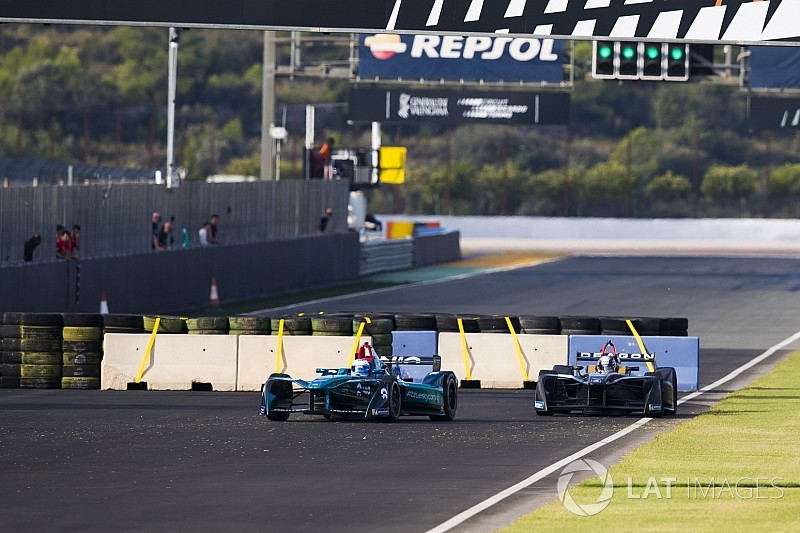 Une chicane étonnante fait polémique à Valence