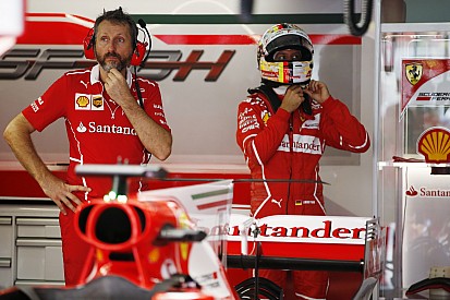 Mért kör nélkül esett ki Vettel a Q1-ben – rajtbüntetés a levegőben