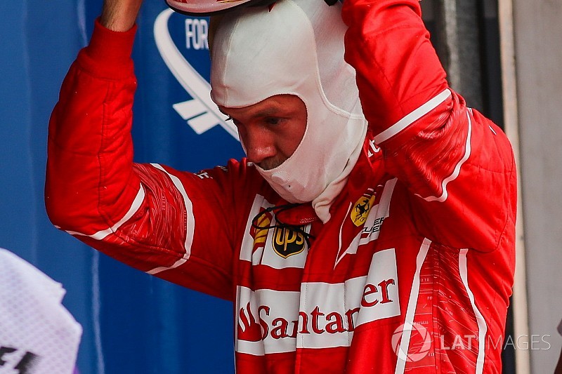 Videó, ahogy Vettel és Stroll összeütközik egymással