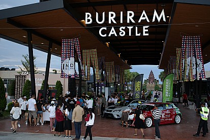 Piloti e auto le grandi attrazioni al centro commerciale di Buriram