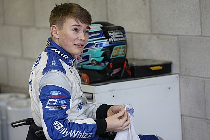 Monger participa de prova beneficente de kart elétrico