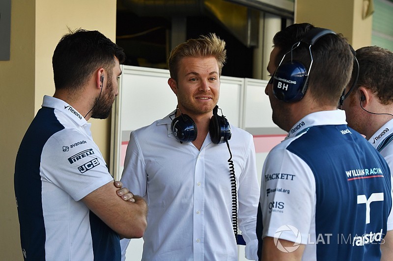 Rosberg gokartozás közben kikapott egy 9 éves kislánytól