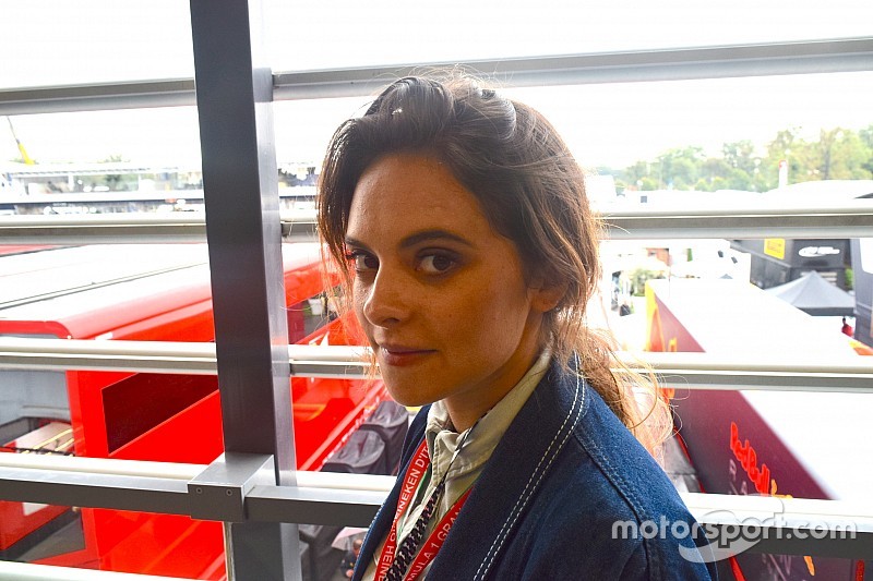 Michielin canta l'inno a Monza: