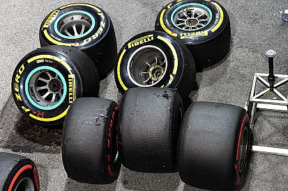 Mercedes y Ferrari, con diferentes estrategias para Malasia