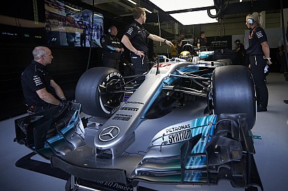 VIDEO: Seberapa besar mobil Formula 1 Mercedes?