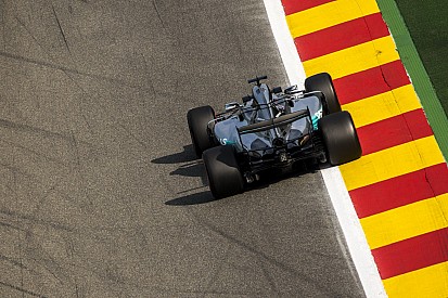 Hamilton végzett az élen délután Belgiumban Räikkönen előtt: leszakadt az ég Spa-ban