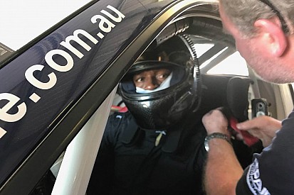 Bolt faz teste com Porsche na Austrália e recebe elogios