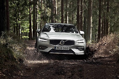 Новий Volvo V60 Cross Country: повернення Crossover Wagon