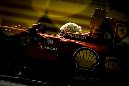 Гран Прі Сінгапуру: Феттель переграв Red Bull та взяв поул