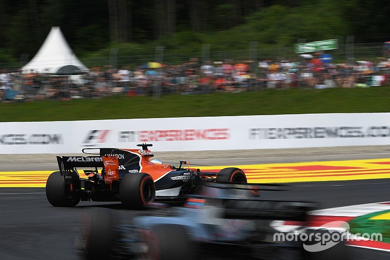 Alonso: McLaren artık 3. seans için mücadele edebilir