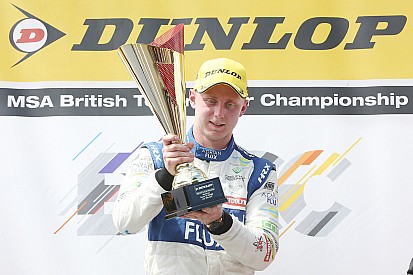 Snetterton BTCC: Sutton beats Goff after Turkington spins
