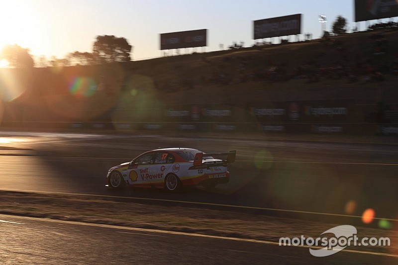 Sydney Supercars: McLaughlin takes historic night race pole