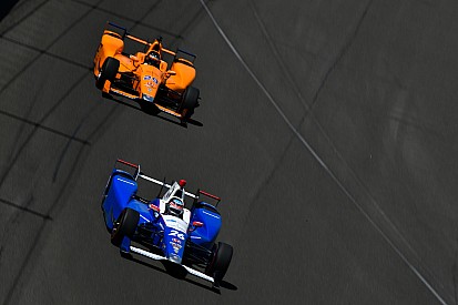 Mesmo sem quebrar, Alonso não ganharia Indy 500, diz Sato