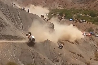 Video: Der wilde Crash von Carlos Sainz bei der Rallye Dakar