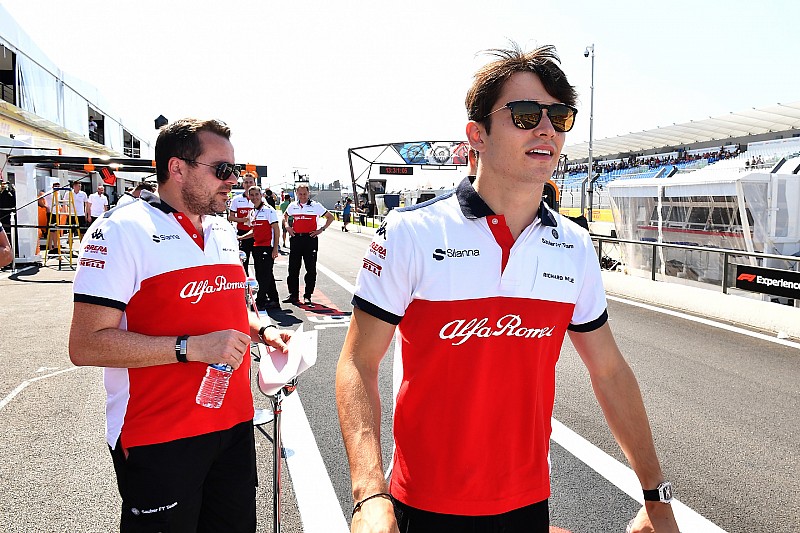 Leclerc a Ferrari szimulátorában készült