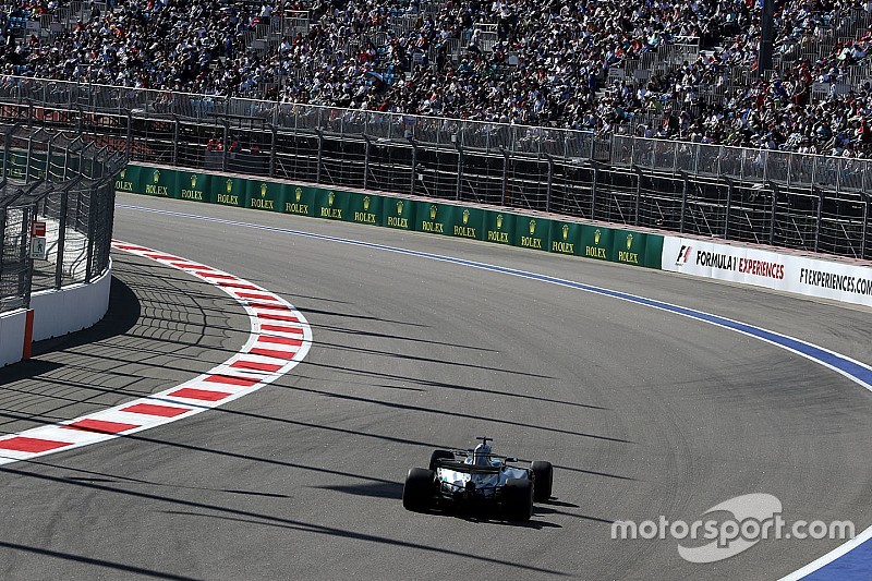 Hamilton todavía no piensa en el campeonato