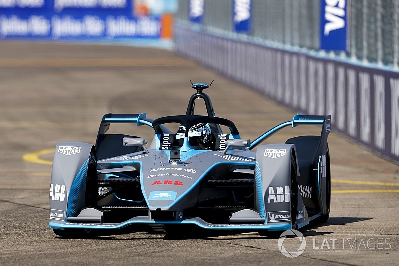 Video: Rosberg, Berlin ePrix öncesi Gen2 Formula E aracını sürdü!