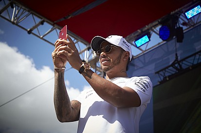Hamilton se disculpa por comentarios inapropiados