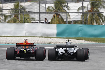 Ricciardo rendkívül precíz előzése Bottas ellen: bedarálta a finnt