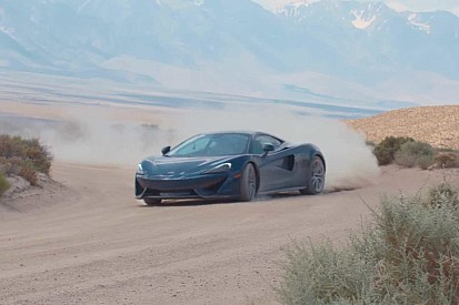 Un McLaren 570GT derrapando... por caminos de tierra