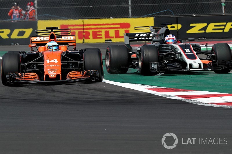Haas se queja por la no sanción a Alonso tras golpear a Grosjean