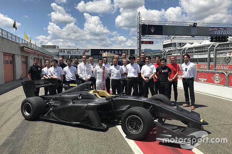 Yeni Super Formula aracı ilk sürüşünü tamamladı