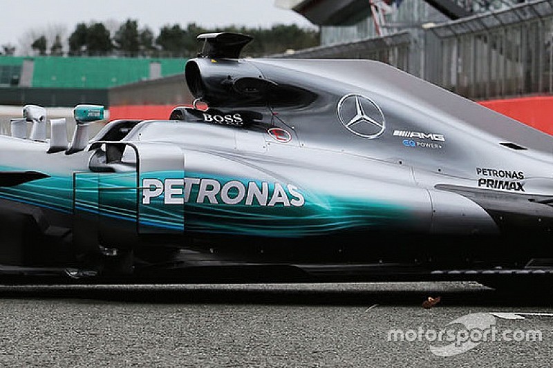 Wereldkampioen Mercedes stelt auto voor 2017 voor op Silverstone