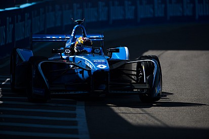 EL1 - Buemi en tête malgré un contact avec le mur