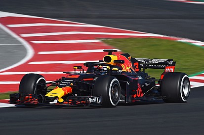 Ricciardo supera a Hamilton en el segundo día de Barcelona