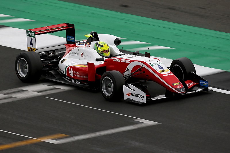 Silverstone F3: Schumacher dominates for second win