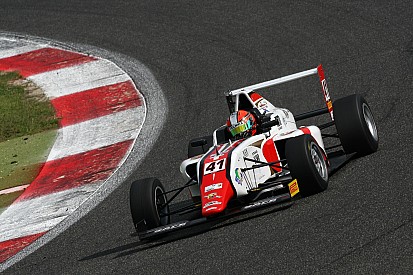 Raul Guzman si impone in Gara 1 a Vallelunga