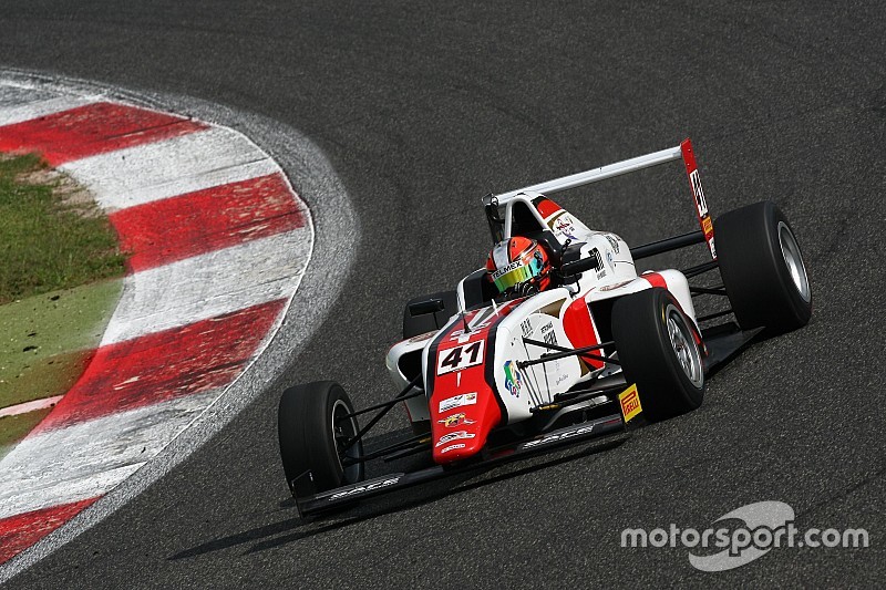 Raul Guzman si impone in Gara 1 a Vallelunga