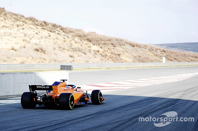 Alonso mozgásban az új McLarennel: videók