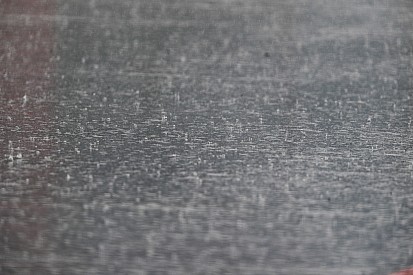 Troppa pioggia a Silverstone e l'asfalto non drena l'acqua: partenza della gara di MotoGP ritardata