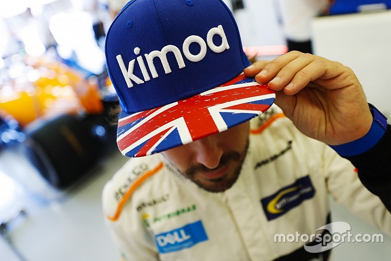 Alonso élvezte, hogy a Ferrari és Leclerc is őt kereste a pályán