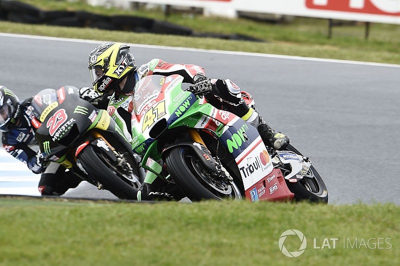 Aleix Espargaró se fractura un dedo pero intentará correr en Malasia